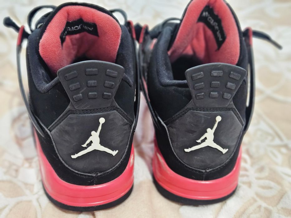 Jordan 4 Retro red
