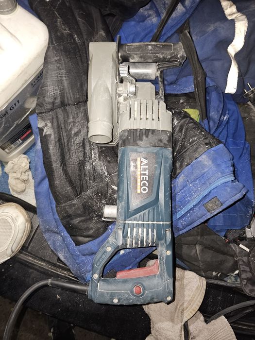 Штроборез почти новый Alteco