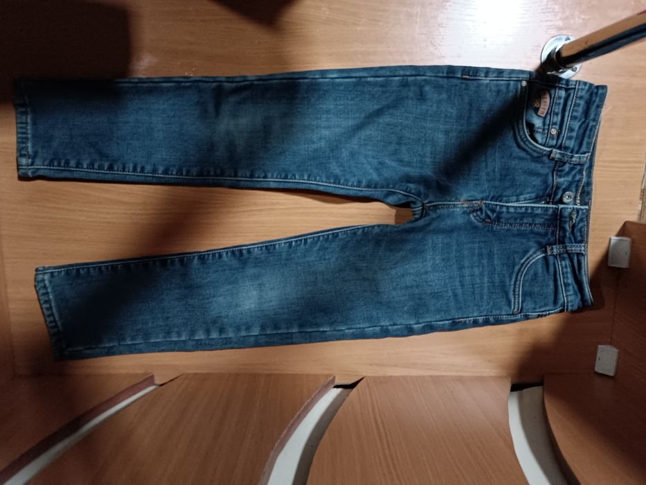 Сотилади джинса шимлар.