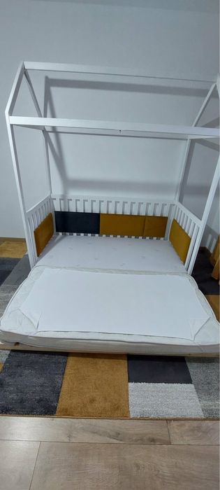 Pat montessori tip casuta pe podea pentru copii