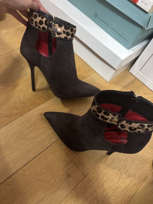 Cesare Paciotti боти