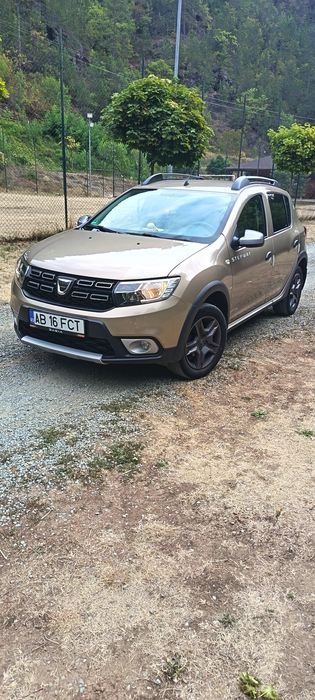 Vînd Sandero stepay an 2020-- benzină cu turbo .