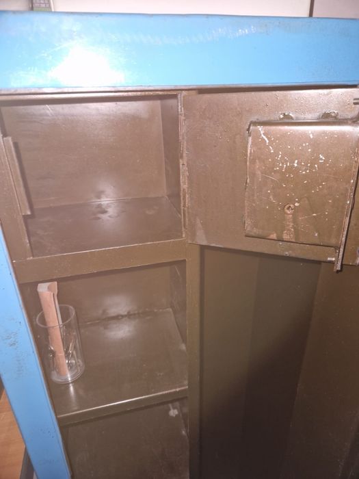 Продам шкаф металический