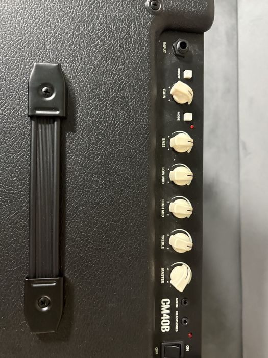 Срочно продам бас гитару и комбоусилителем