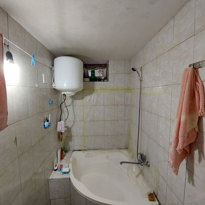 Кукон шахар Тошкентли Гузарда Зудлик билан катта ховли сотилади!