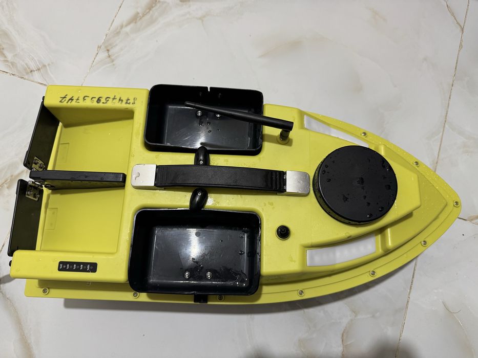 Прикормочный кораблик Flytec D19