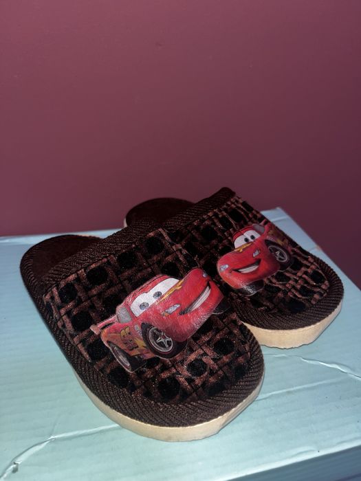 Продам детские кроссовки