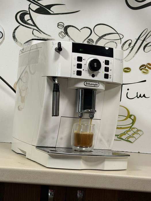 Кафемашина кафе автомат delonghi magnifica S с гаранция