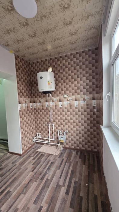 Срочно продаётся 1 ком квартира г.НУРАФШАН мфй тараккиёт