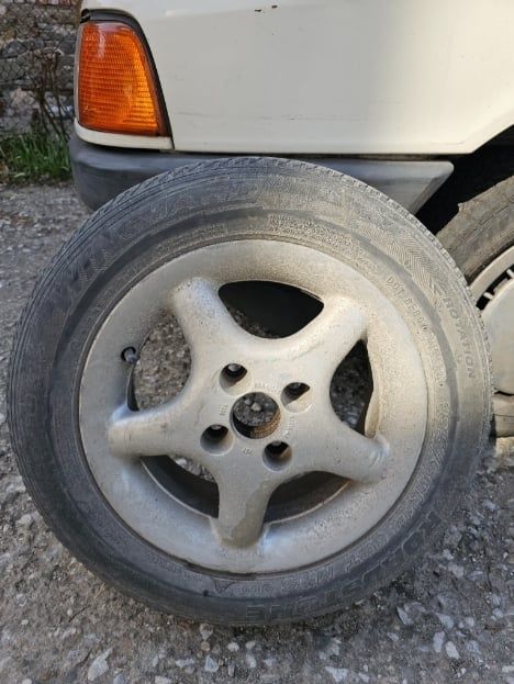 Продавам зимни гуми с джанти