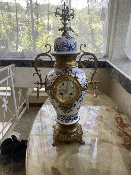 Античен колекционерски часовник с комплект свещници