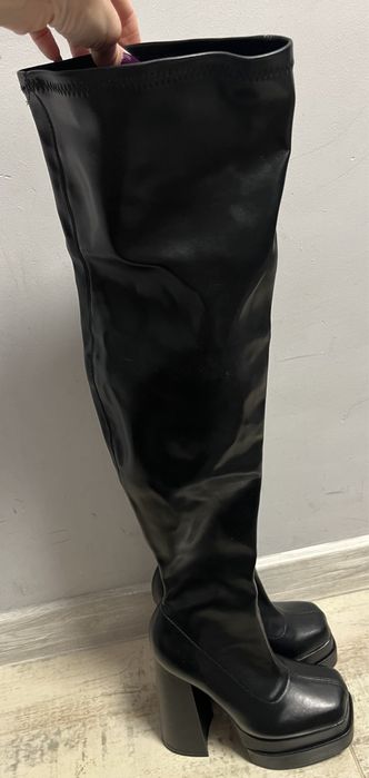 Продавам нови високи ботуши чисто нови 36 номер цена:70лв