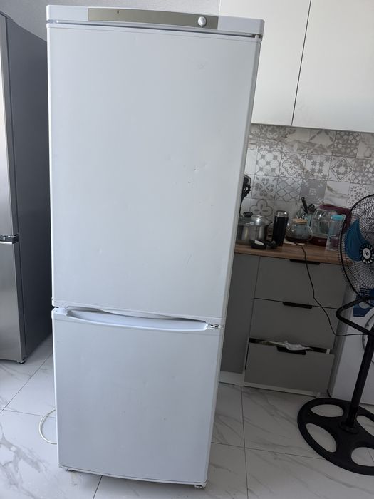 Холодильник indesit