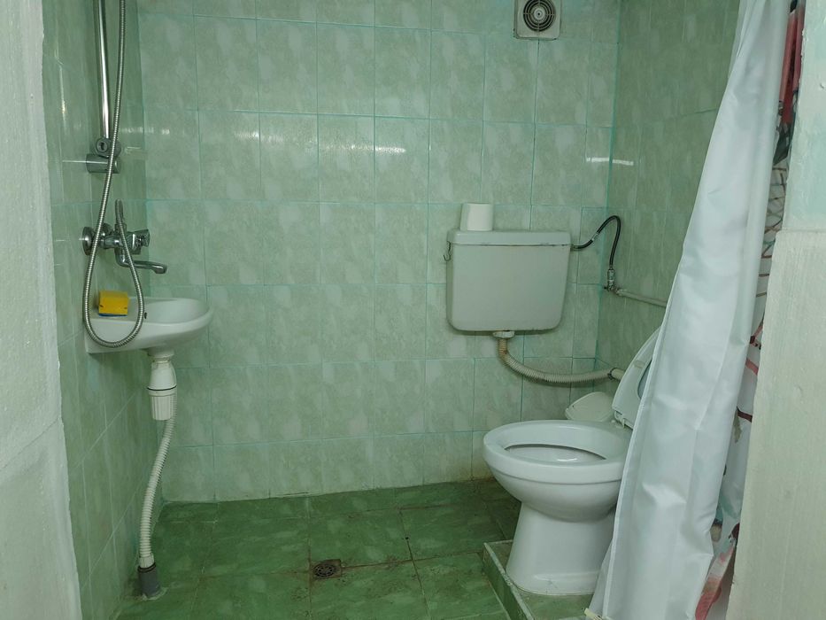 Къща,тухла на 2 ет.,гараж,двор 390 кв.м.,2-ра зона