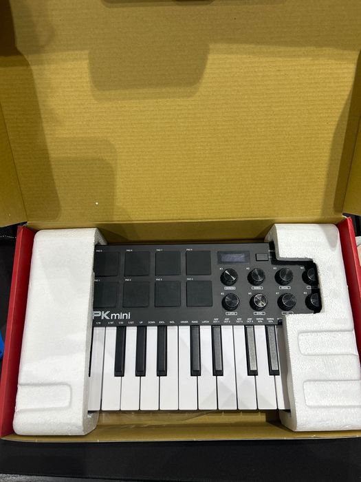Akai MPKMini3 Профессиональная Миди клавиатура