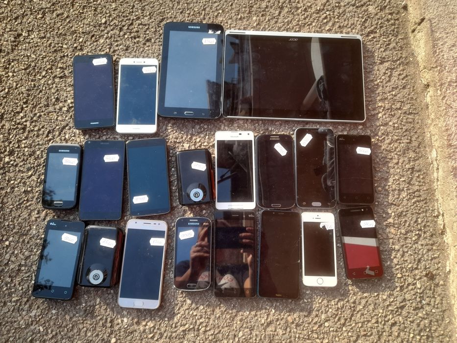 Lot de telefoane, tablete ,baterii externe, casti etc peste 100 de buc.toate la 4500 lei.