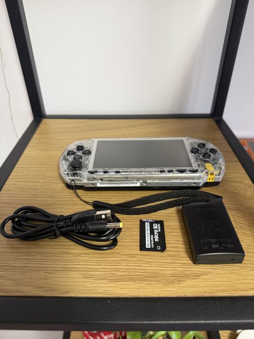 PSP 1000 modat ARK-4 display IPS– peste 200 de jocuri incluse
