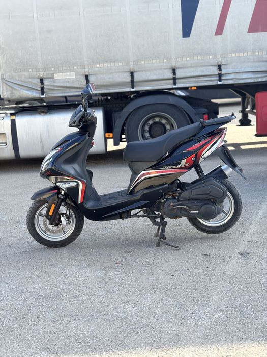 Generic rs8000 Скутер 125куб.