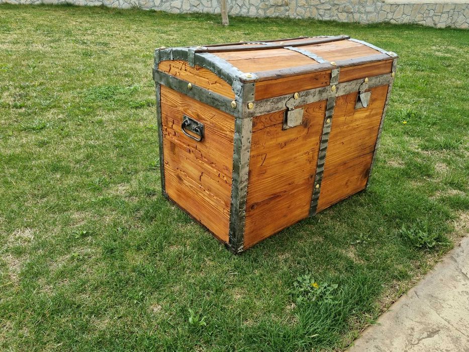 Стар дървен сандък/ракла/скрин