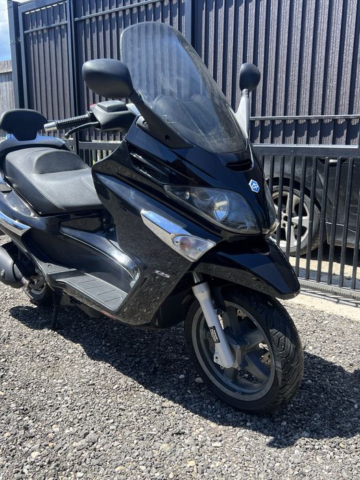 Scuter Piaggio x-evo