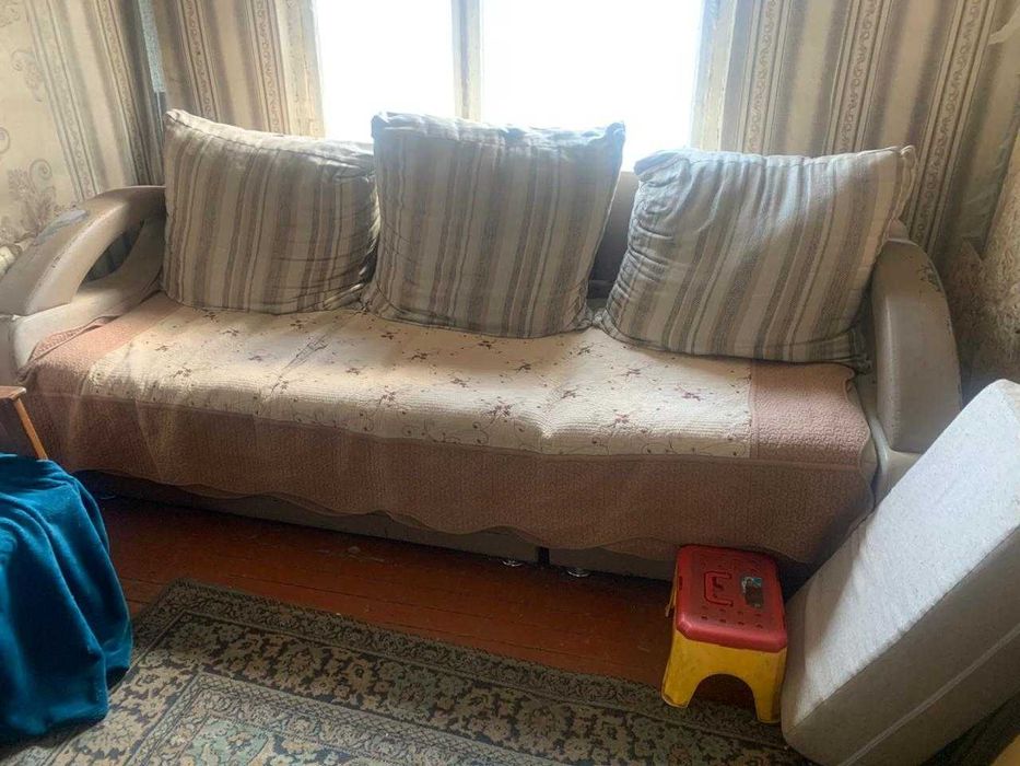 Дарю большой диван