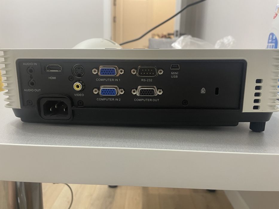 Проектор короткофокусный vivibright