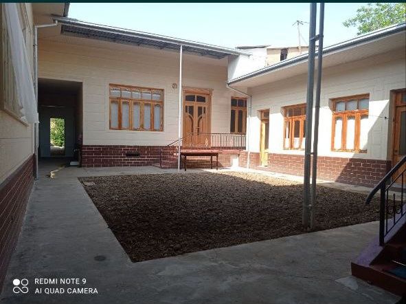 Уй сотилади 8 сўтик