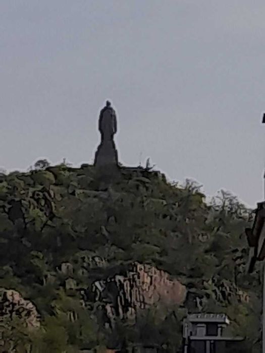 Продавам 3-стаен обзаведен апартамент в гр.Пловдив, ж.к.Младежки хълм, район Централен