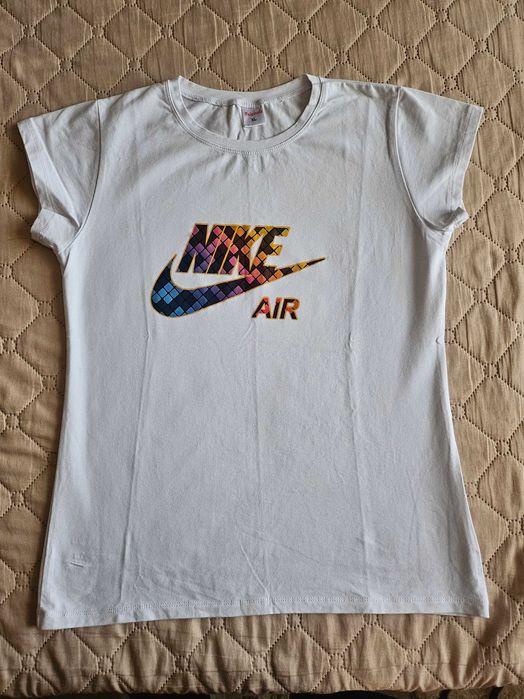 Дамска тениска с щампа Nike