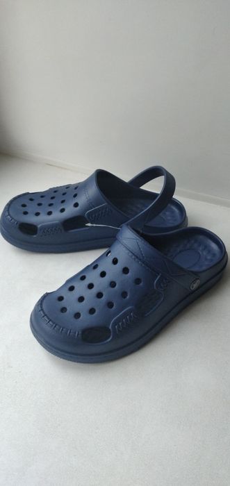 Кеды спортивные. Шлёпанцы.