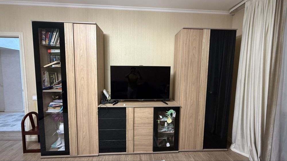 Стенка/шкаф для зала