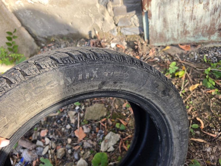 Продам резину 215/55/R17