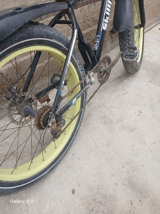 Skuter va telefon bilan abmen bor velosiped holati ideal