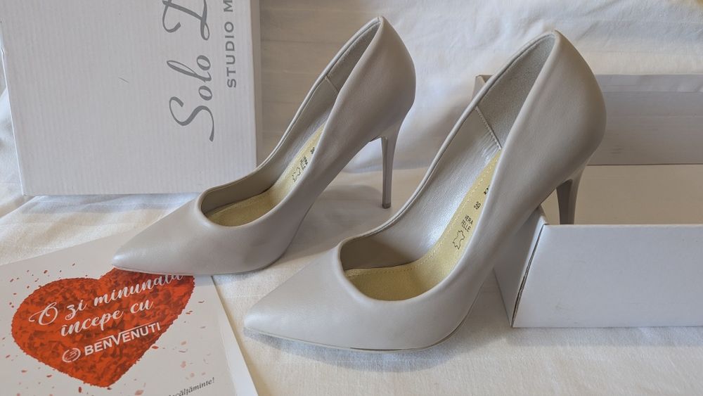 Pantofi stiletto nr 39  gri cald