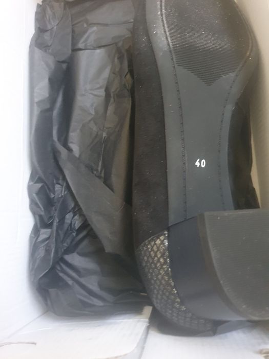 Продавам дамски сандали и обувки