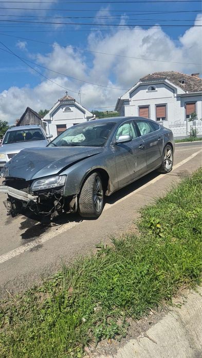 Vând audi a5 avariat anul favricației 2009 capacitate motor 2.o dizele