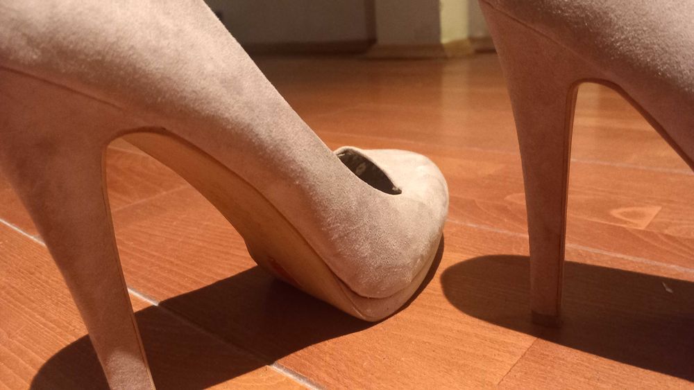 Дамски обувки на много висок ток Zara