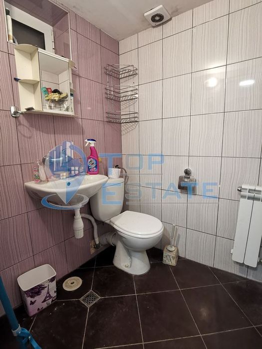 Едноетажна тухлена къща след основен ремонт в квартал Калтинец,  град