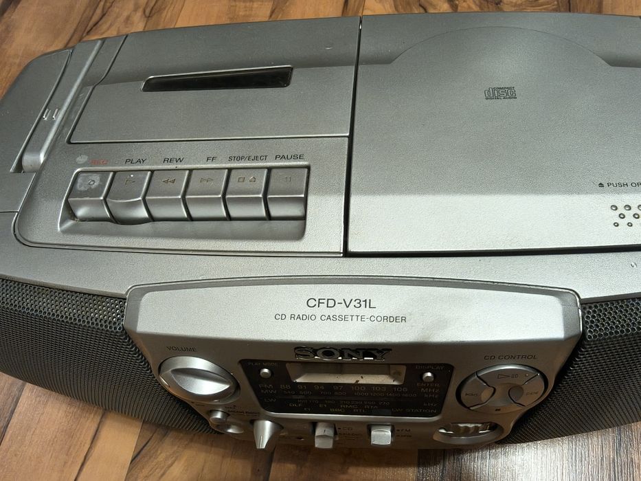 Продавам касетофон Sony