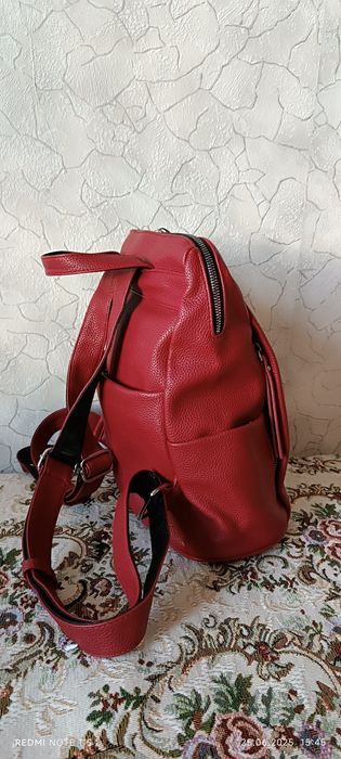 Женская сумочка и рюкзак