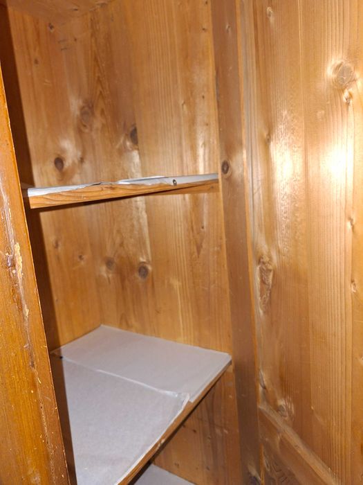 dulapuri vechi din lemn