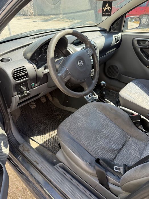 Opel Corsa C 1.2 2002 в движение
