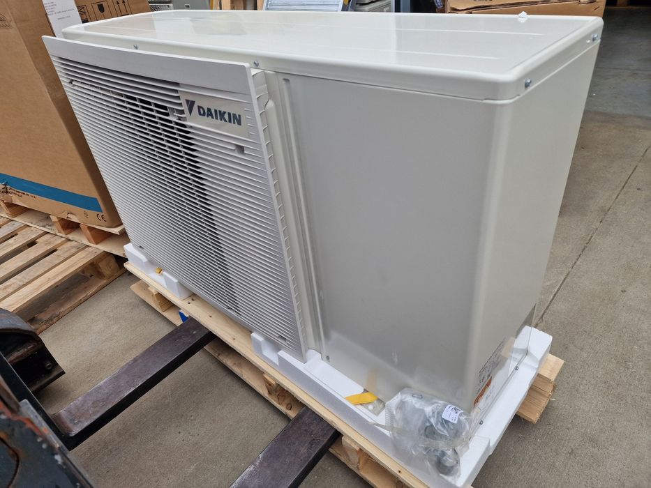 Нова термопомпа Daikin altherma EDLA08  8kw моноблок