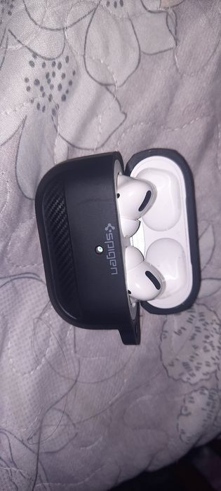 Беспроводные наушники spigen