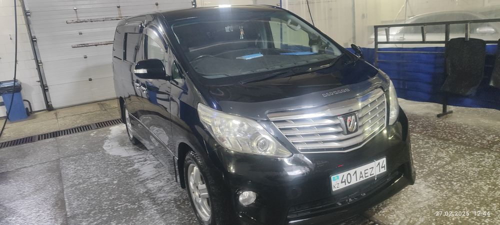 Продам Toyota Alphard 2012 года