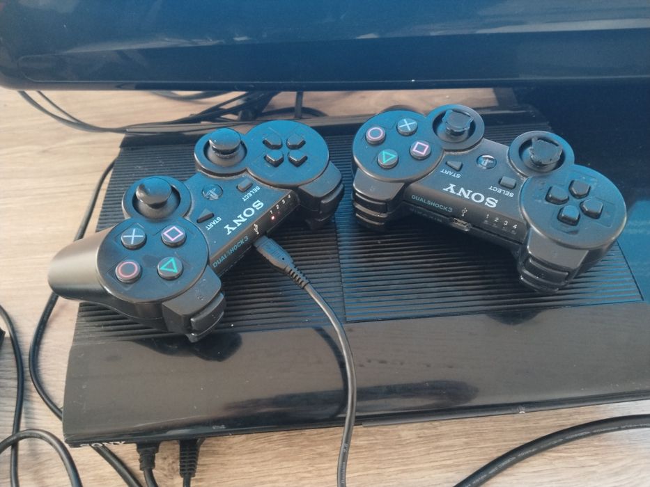 Playstation 3 super slim,