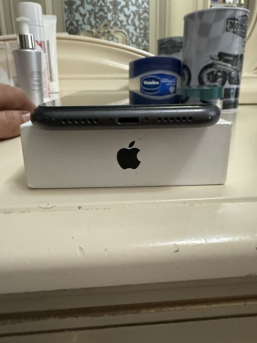iPhone 11  64 ГБ