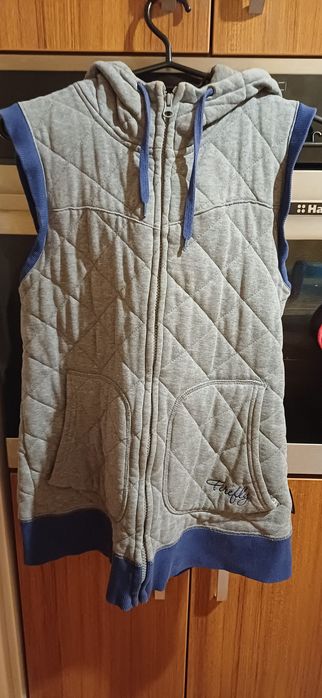 Vand vesta dama marimea M in stare buna cumparata din magazinul Intersport