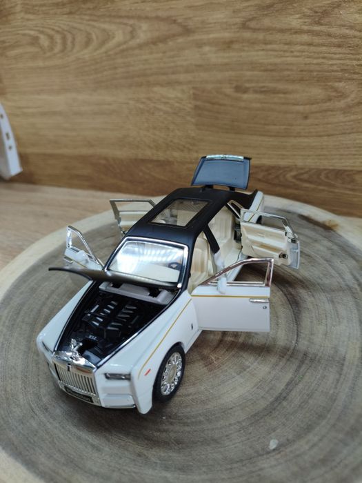 Масштабная металлическая модель игрушка Rolls Royce Phantom,