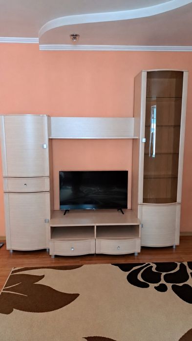 Продам стенку под телевизор